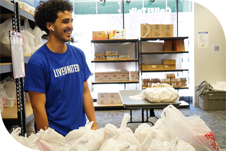 A Volunteer in the Springfield Pantry